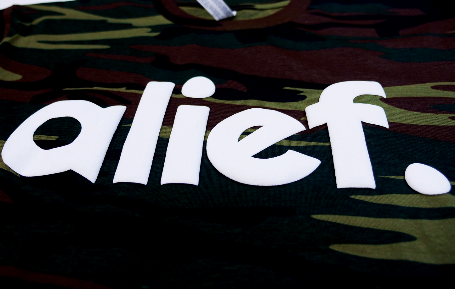 Puff Ink Bold Alief Tee - Camo/ White