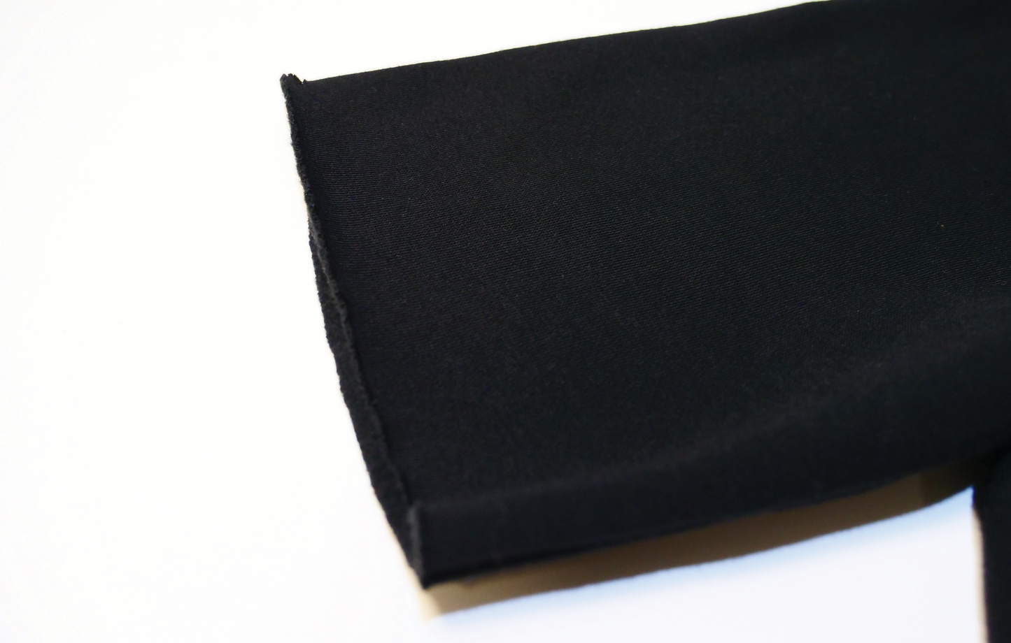 I love alief (Cropped) Crewneck - Black